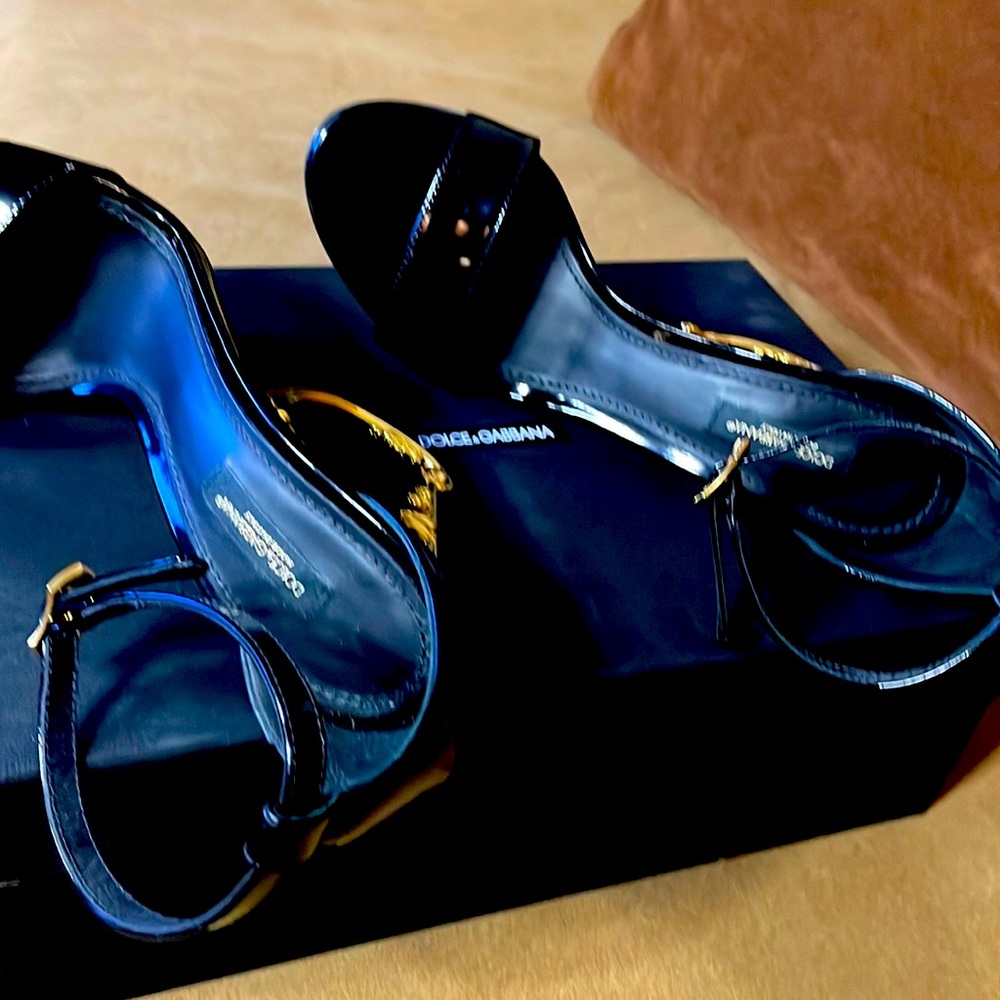 Dolce & Gabbana signature heel Black and gold size 8